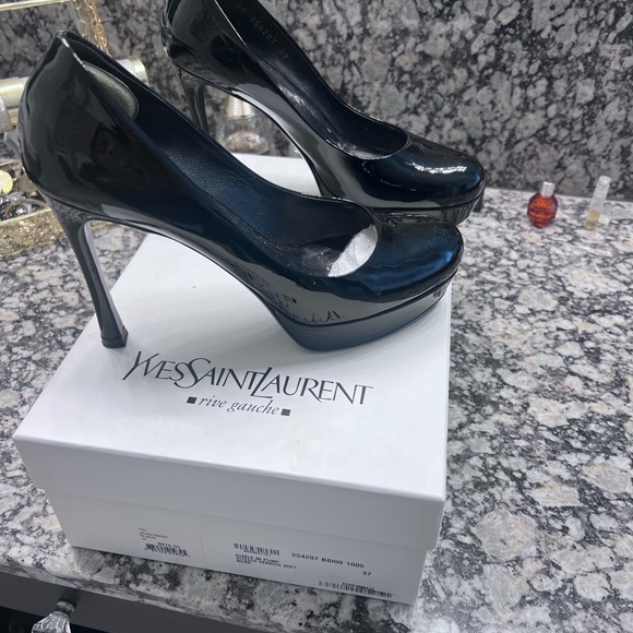 Yves Saint Laurent Shoes - Yves Saint Laurent Black Patent Leather Pumps